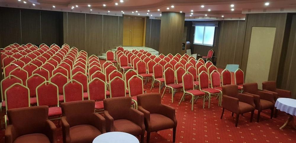 Adıyaman Grand Isias Hotel מראה חיצוני תמונה